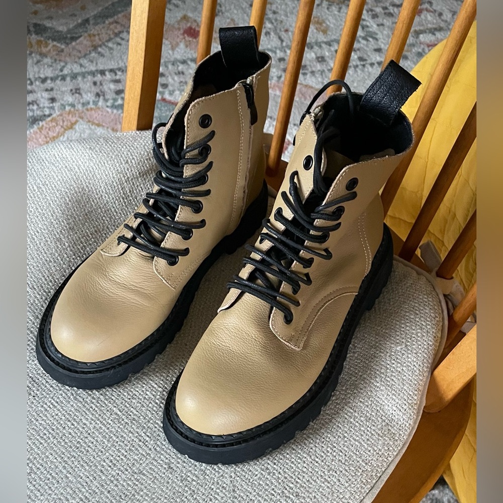 Leather boots size 8 (24cm)
